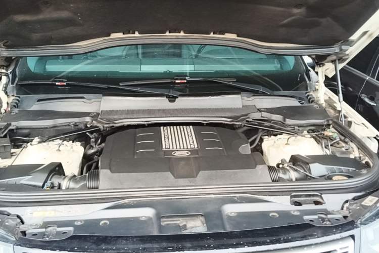 Used Land Rover Discovery 2017 3.0 SC V6 HSE Engine Bay