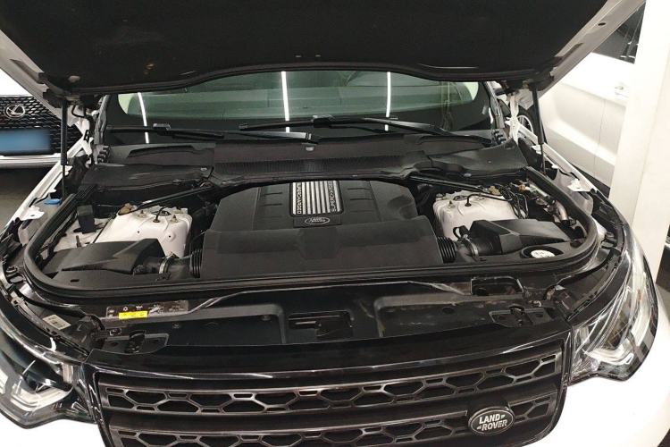 Used Land Rover Discovery 2017 3.0 SC V6 SE Engine Bay