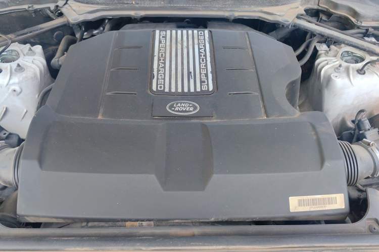 Used Land Rover Discovery 2017 3.0 SC V6 SE Engine Bay