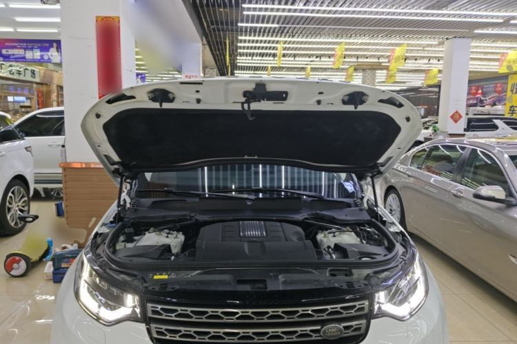 Used Land Rover Discovery 2017 3.0 SC V6 SE Engine Bay