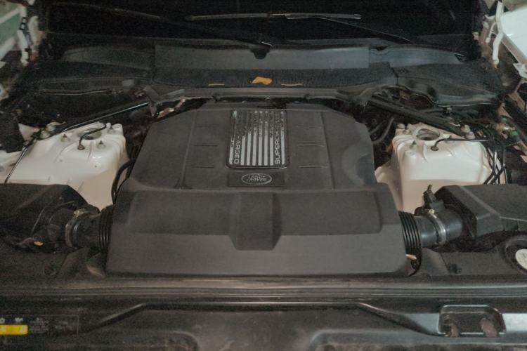 Used Land Rover Discovery 2017 3.0 SC V6 SE Engine Bay