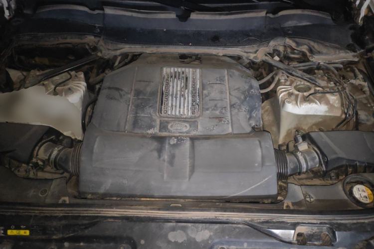 Used Land Rover Discovery 2017 3.0 SC V6 SE Engine Bay