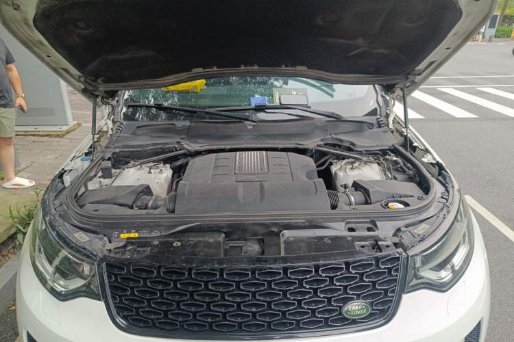 Used Land Rover Discovery 2017 3.0 SC V6 HSE Engine Bay