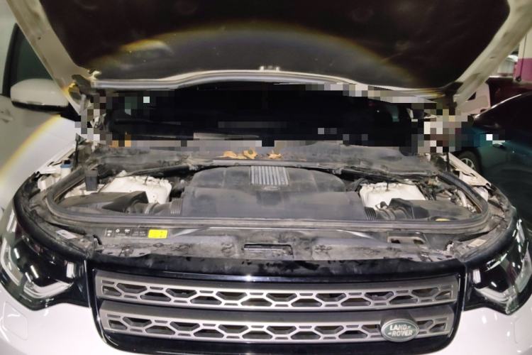 Used Land Rover Discovery 2017 3.0 SC V6 SE Engine Bay
