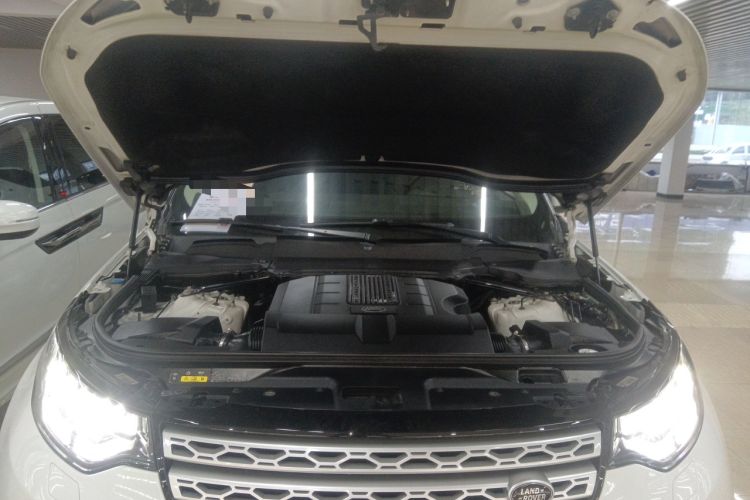 Used Land Rover Discovery 2017 3.0 SC V6 HSE Engine Bay