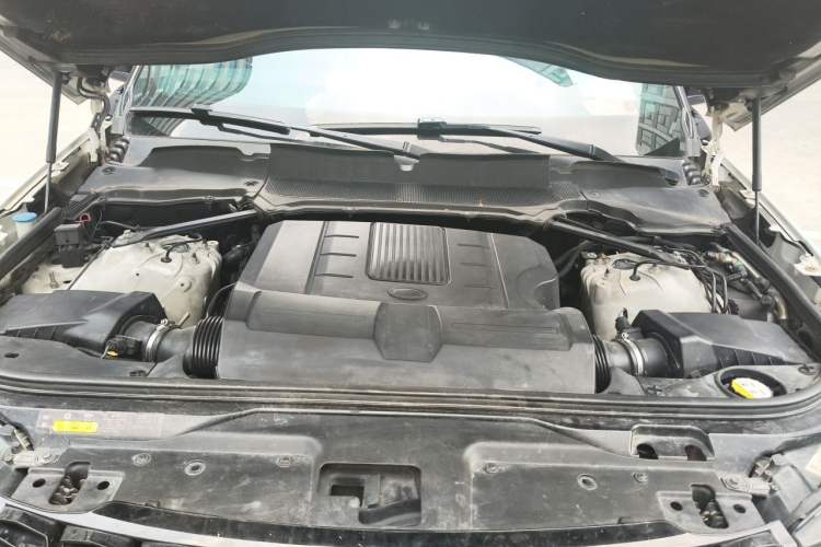 Used Land Rover Discovery 2017 3.0 SC V6 SE Engine Bay