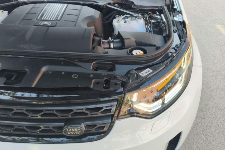 Used Land Rover Discovery 2017 3.0 SC V6 S Engine Bay Left