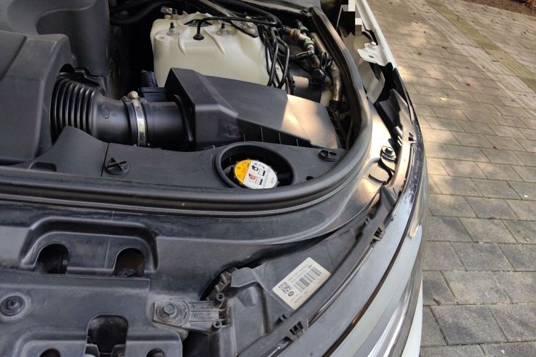 Used Land Rover Discovery 2017 3.0 SC V6 HSE Engine Bay Left