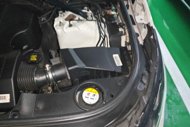 Used Land Rover Discovery 2017 3.0 SC V6 HSE Engine Bay Left