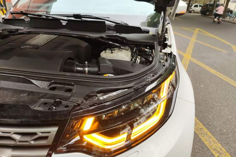 Used Land Rover Discovery 2017 3.0 SC V6 SE Engine Bay Left