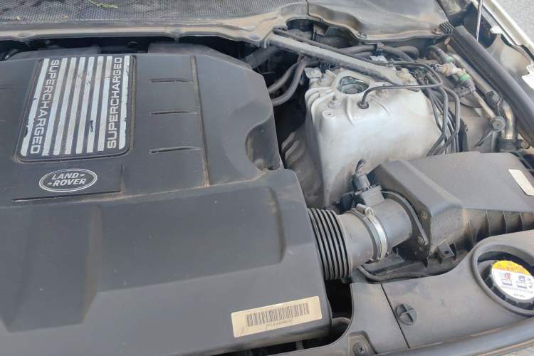 Used Land Rover Discovery 2017 3.0 SC V6 SE Engine Bay Left