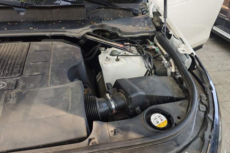 Used Land Rover Discovery 2017 3.0 SC V6 SE Engine Bay Left