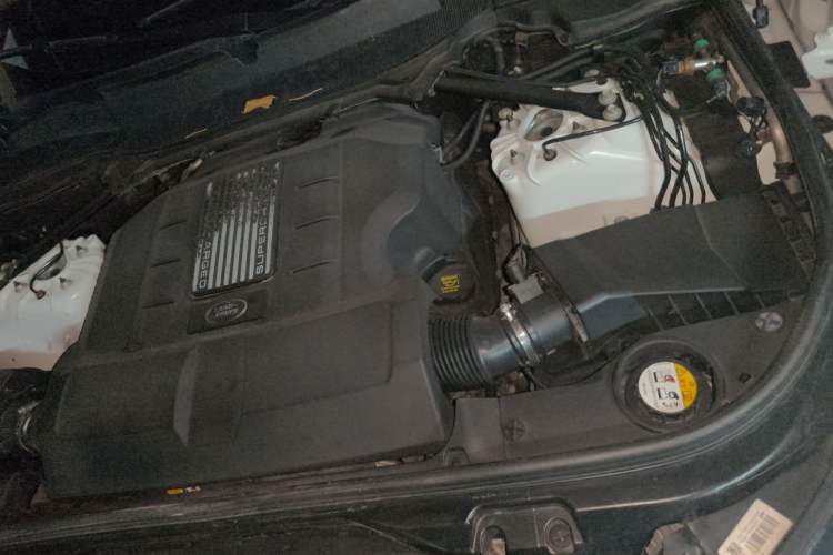 Used Land Rover Discovery 2017 3.0 SC V6 SE Engine Bay Left