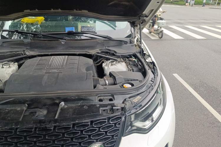 Used Land Rover Discovery 2017 3.0 SC V6 HSE Engine Bay Left