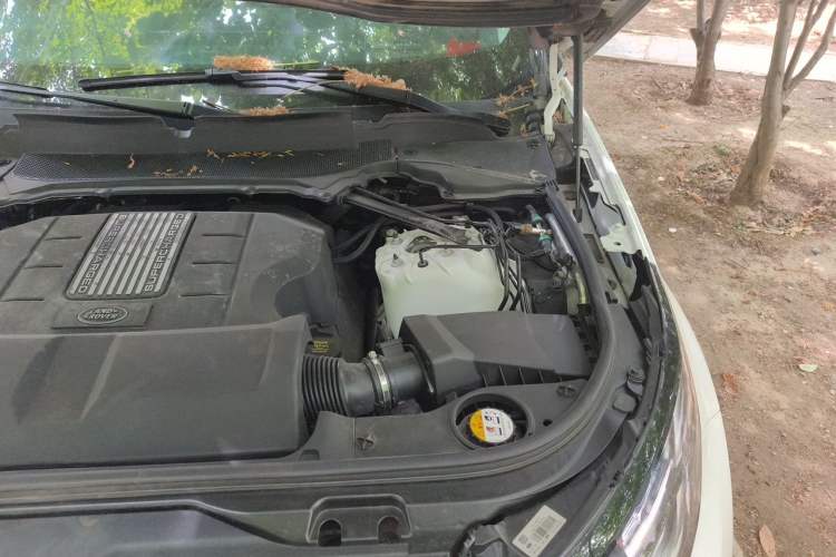 Used Land Rover Discovery 2017 3.0 SC V6 S Engine Bay Left