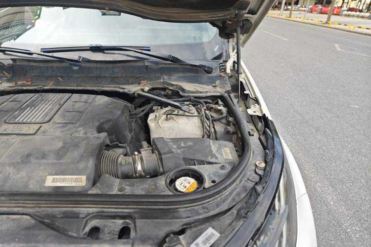 Used Land Rover Discovery 2017 5th Generation 3.0 V6 HSE Engine Bay Left