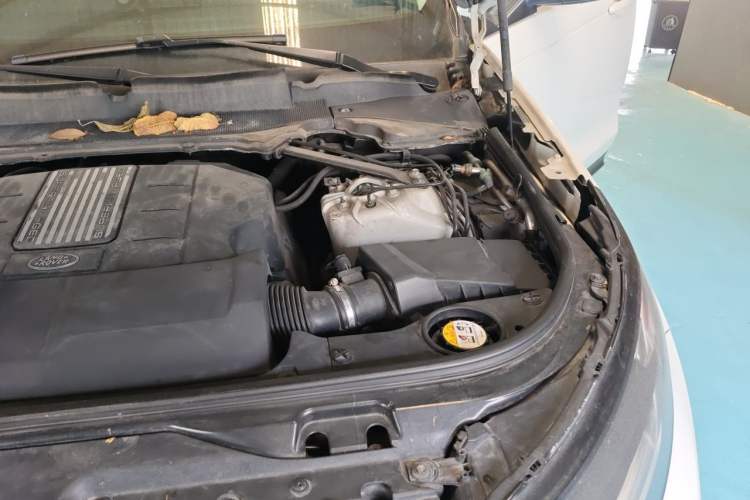 Used Land Rover Discovery 2017 3.0 SC V6 S Engine Bay Left