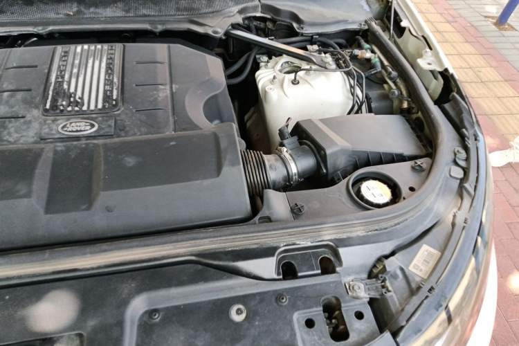 Used Land Rover Discovery 2017 3.0 SC V6 SE Engine Bay Left