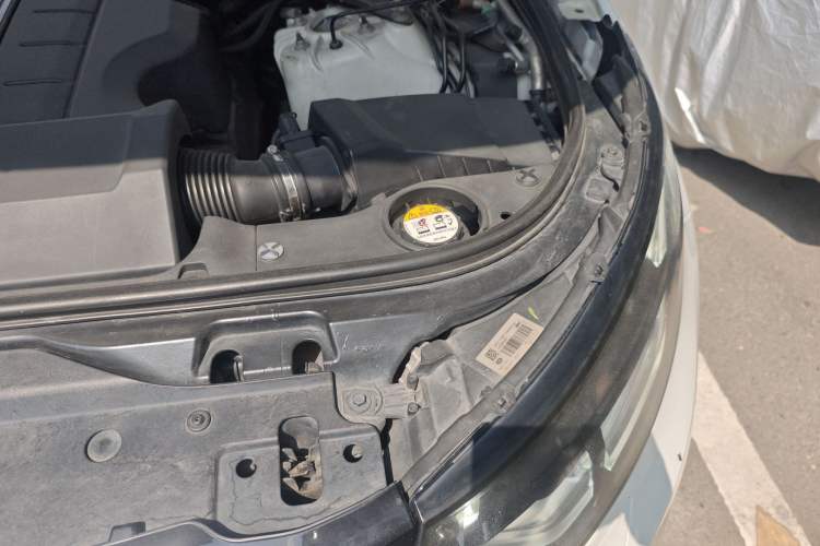 Used Land Rover Discovery 2017 3.0 SC V6 SE Engine Bay Left
