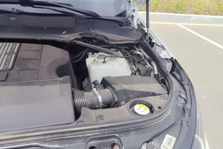 Used Land Rover Discovery 2017 3.0 SC V6 HSE Engine Bay Left
