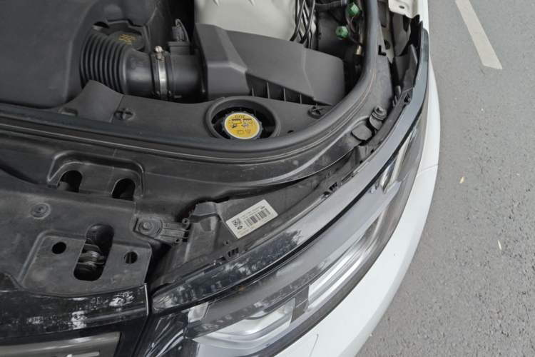 Used Land Rover Discovery  Engine Bay Left