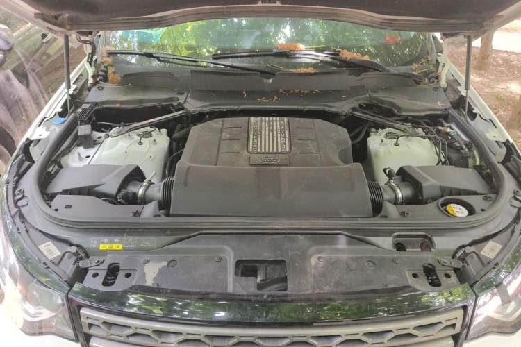 Used Land Rover Discovery 2017 3.0 SC V6 S Engine Bay