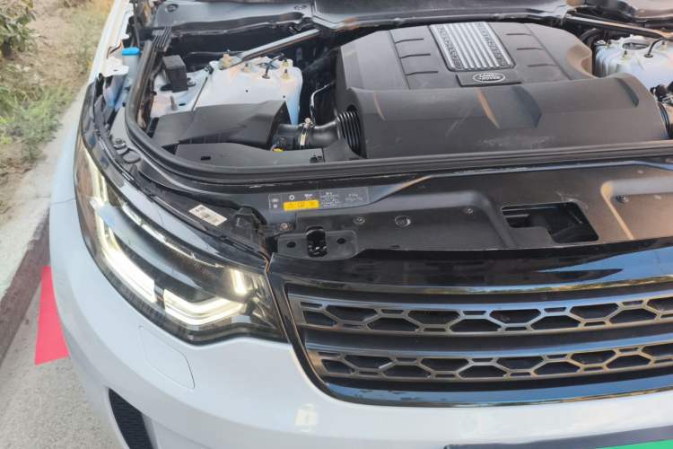 Used Land Rover Discovery 2017 3.0 SC V6 S Engine Bay Right