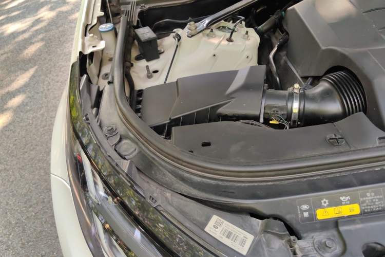 Used Land Rover Discovery 2017 3.0 SC V6 HSE Engine Bay Right