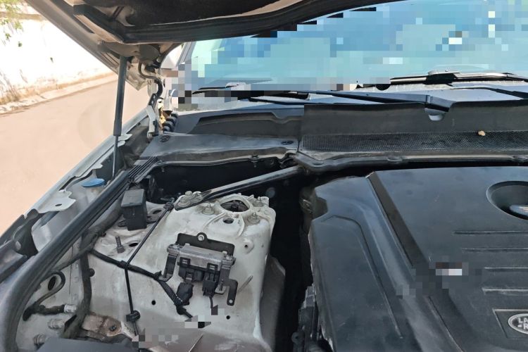 Used Land Rover Discovery  Engine Bay Right