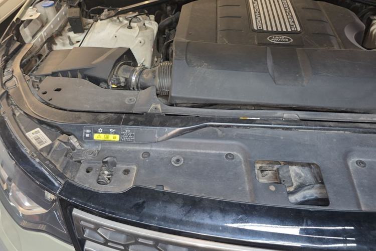 Used Land Rover Discovery 2017 3.0 SC V6 S Engine Bay Right
