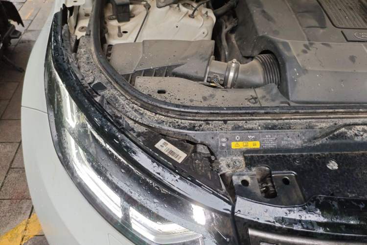 Used Land Rover Discovery 2017 3.0 SC V6 S Engine Bay Right