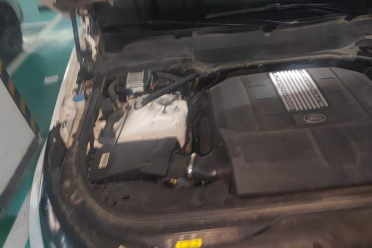 Used Land Rover Discovery 2017 3.0 SC V6 SE Engine Bay Right