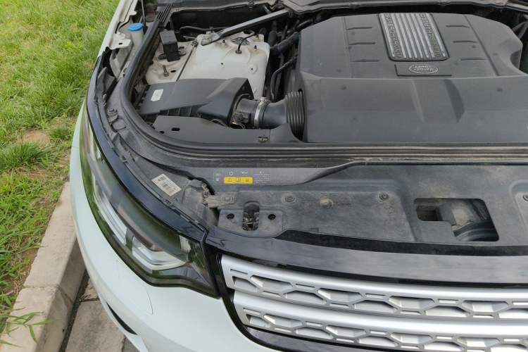 Used Land Rover Discovery 2017 3.0 SC V6 HSE LUXURY Engine Bay Right