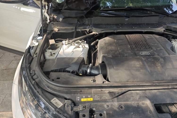 Used Land Rover Discovery 2017 3.0 SC V6 SE Engine Bay Right