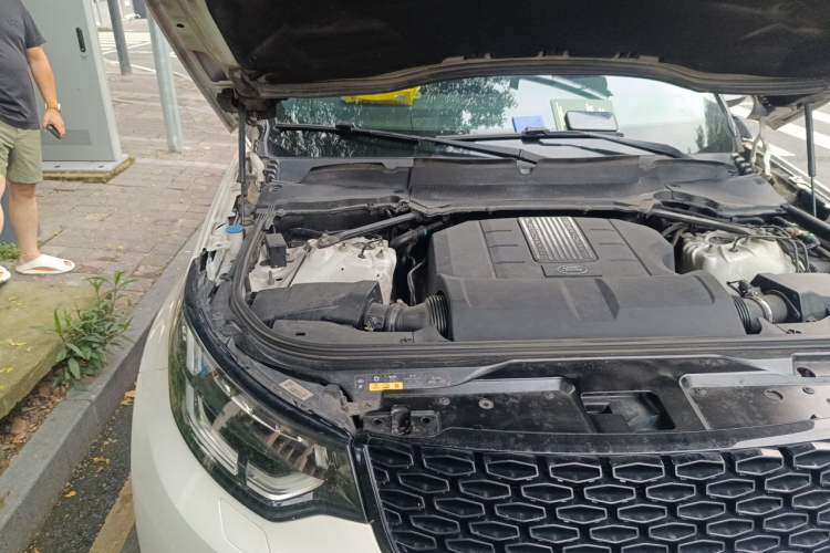 Used Land Rover Discovery 2017 3.0 SC V6 HSE Engine Bay Right