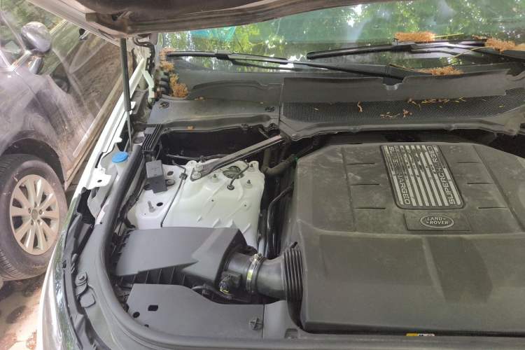 Used Land Rover Discovery 2017 3.0 SC V6 S Engine Bay Right
