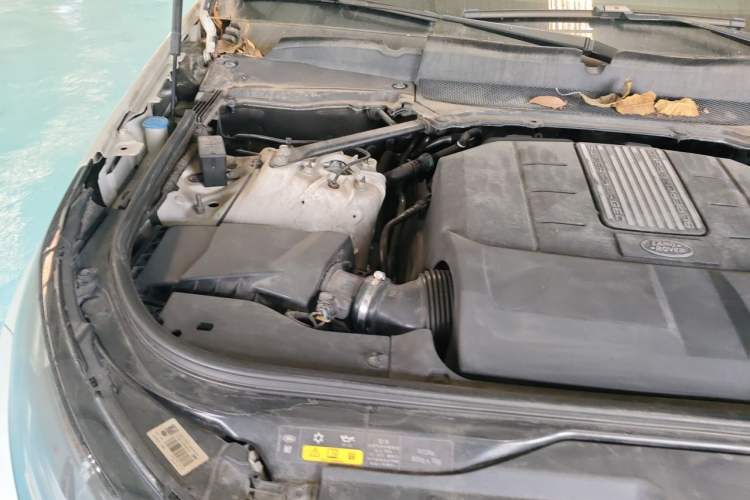 Used Land Rover Discovery 2017 3.0 SC V6 S Engine Bay Right