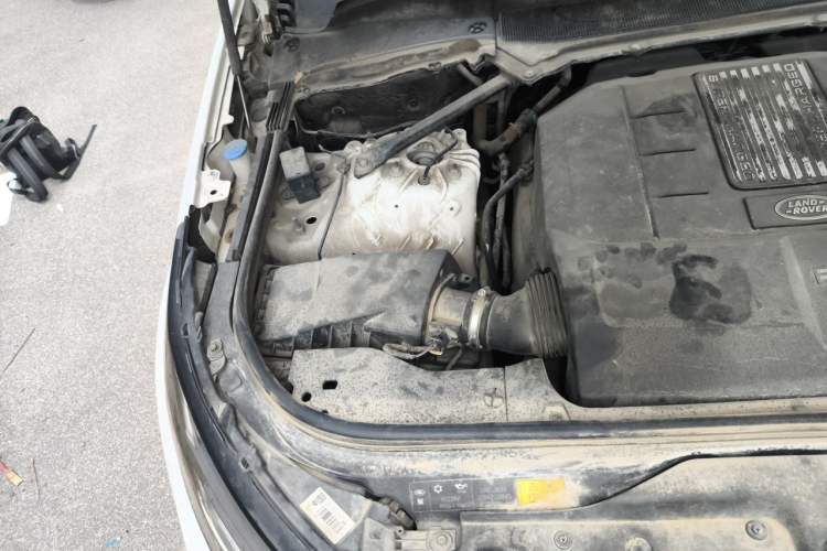 Used Land Rover Discovery  Engine Bay Right