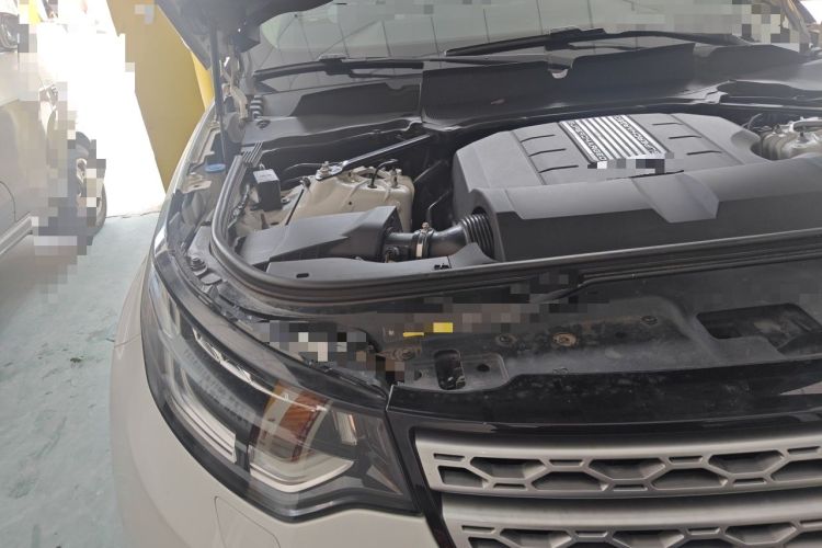 Used Land Rover Discovery 2017 3.0 SC V6 HSE Engine Bay Right
