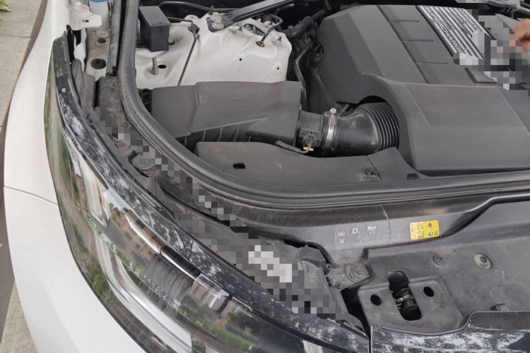 Used Land Rover Discovery  Engine Bay Right