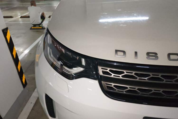 Used Land Rover Discovery 2017 3.0 SC V6 SE Engine Bay Right