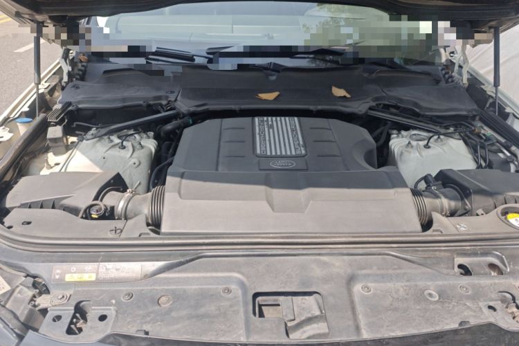 Used Land Rover Discovery 2017 3.0 SC V6 SE Engine Bay