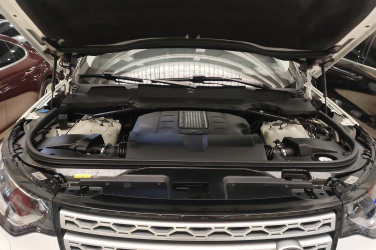 Used Land Rover Discovery 2017 3.0 SC V6 HSE Engine Bay