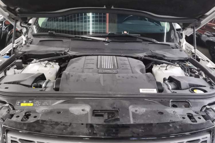 Used Land Rover Discovery 2017 3.0 SC V6 S Engine Bay