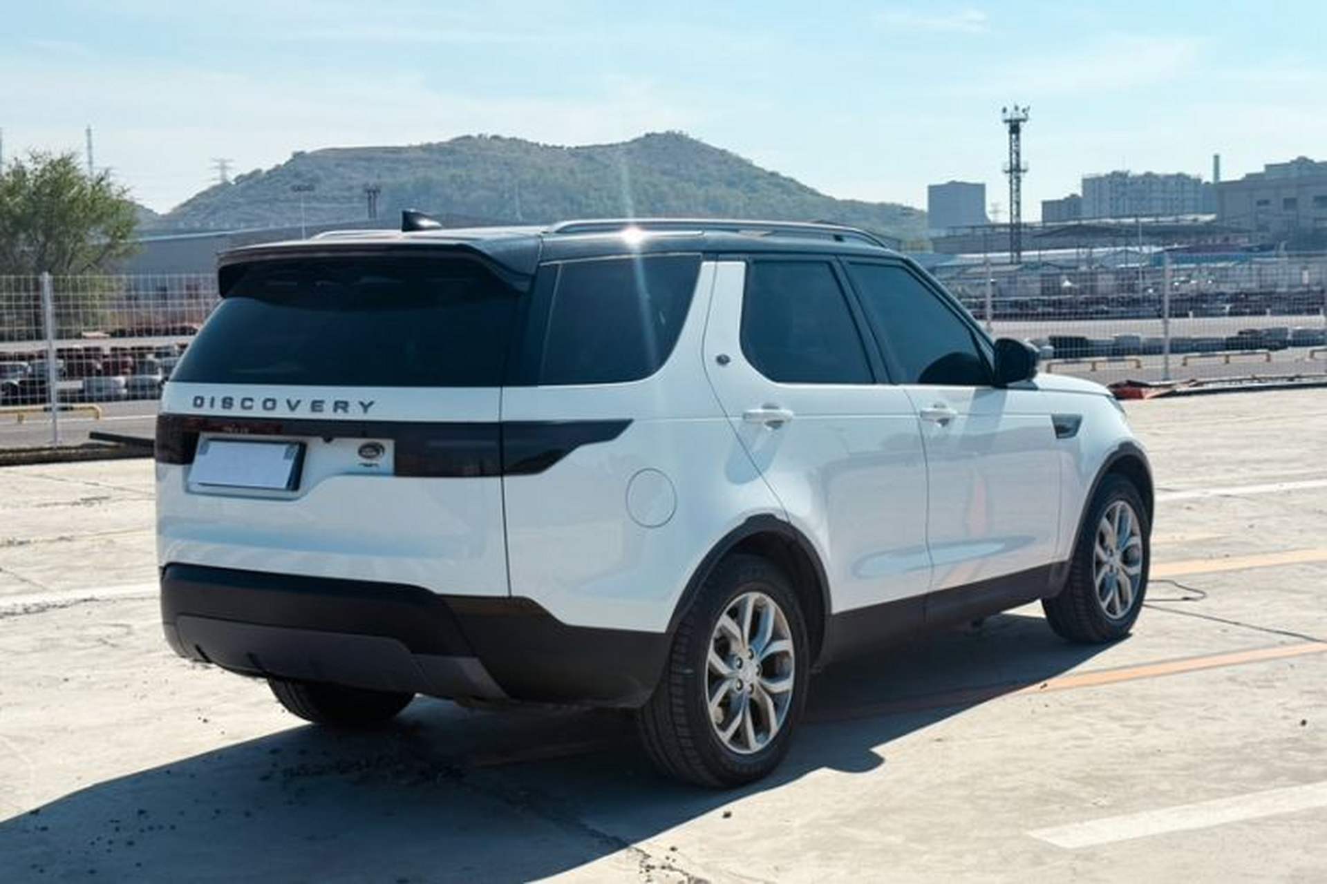 Used Land Rover Discovery 2017 3.0 SC V6 SE Exterior 4