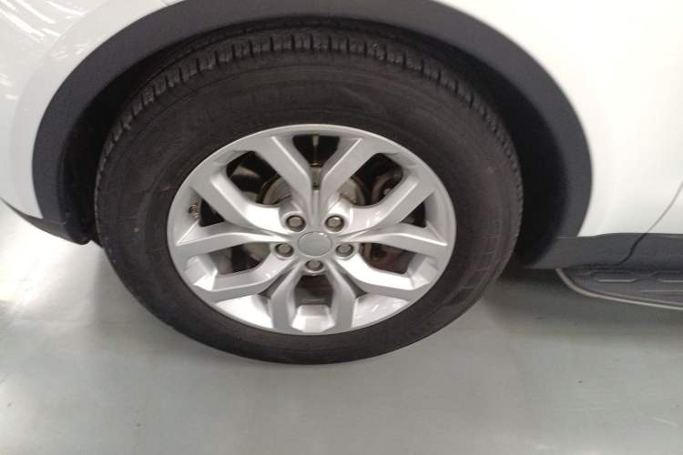 Used Land Rover Discovery 2017 3.0 SC V6 SE Exterior 4