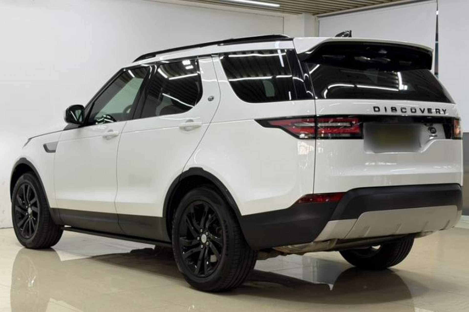 Used Land Rover Discovery 2017 3.0 SC V6 HSE Exterior 8
