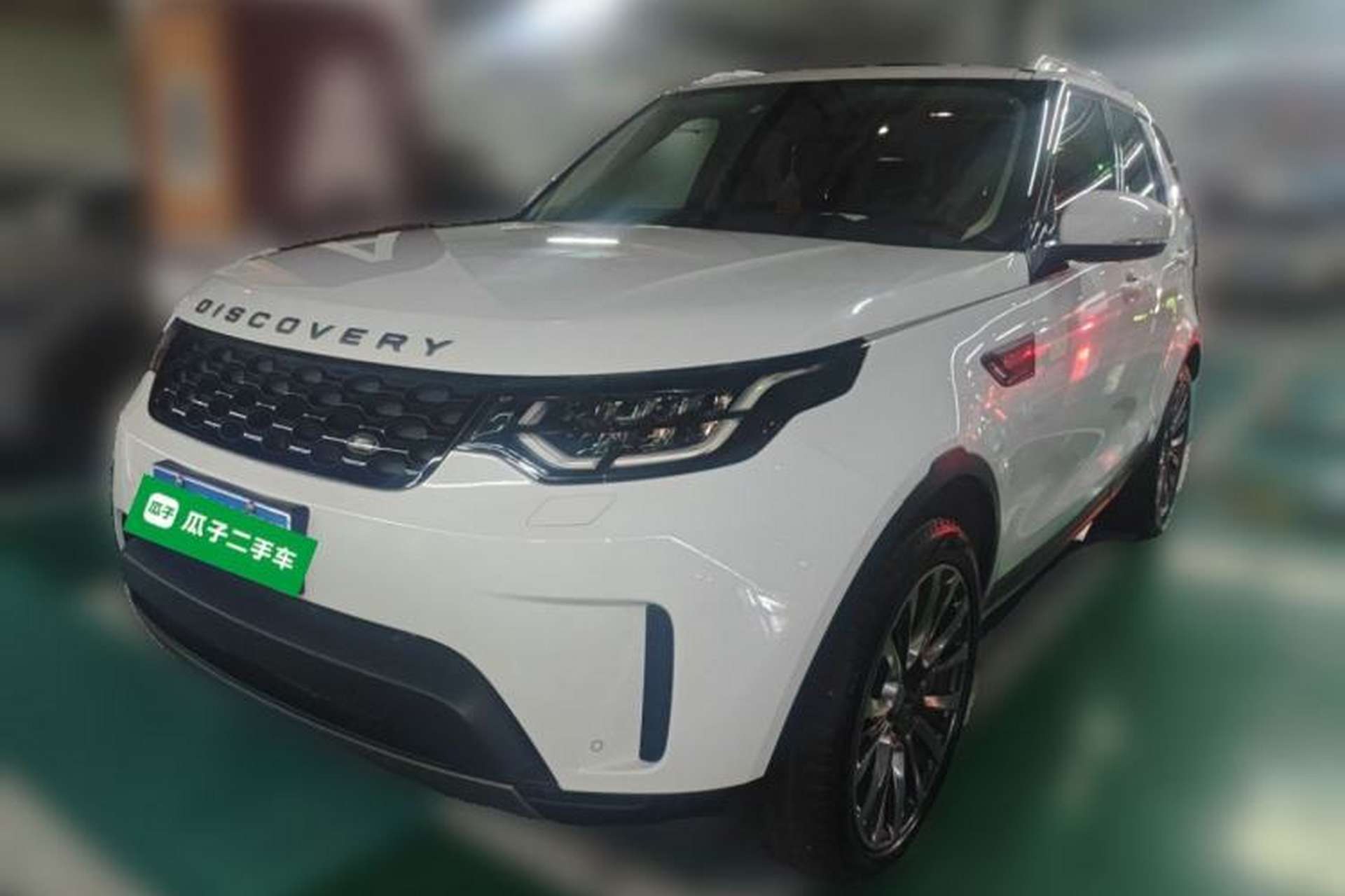 Used Land Rover Discovery 2017 3.0 SC V6 SE Front Left 45 Deg