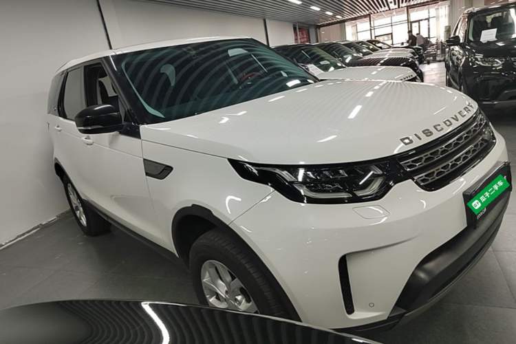 Used Land Rover Discovery 2017 3.0 SC V6 HSE Front Right 45 Deg