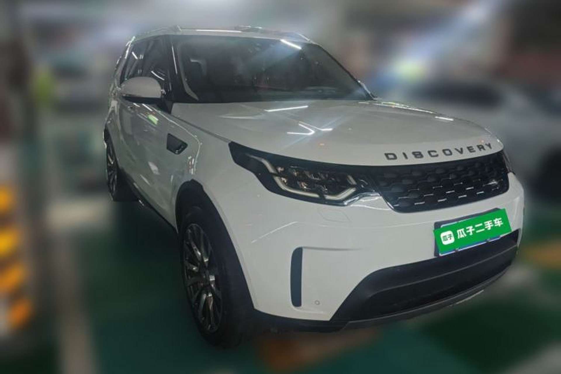 Used Land Rover Discovery 2017 3.0 SC V6 SE Front Right 45 Deg